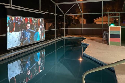 Villa with Home Theater, Bar and Poolside Cinema! Casa in Four Corners