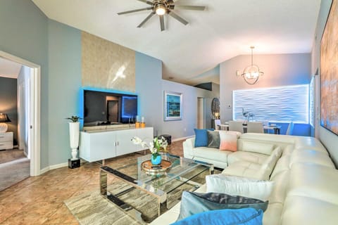 Villa with Home Theater, Bar and Poolside Cinema! Casa in Four Corners