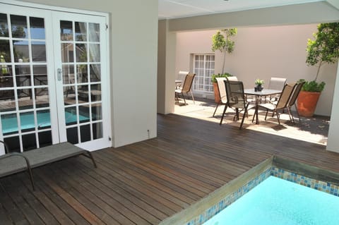 A&A Guesthouse Bed and Breakfast in Port Elizabeth