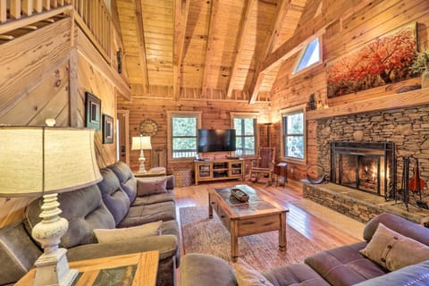 Peaceful Rocky Creek Cabin with Hot Tub and Views! House in Seven Devils