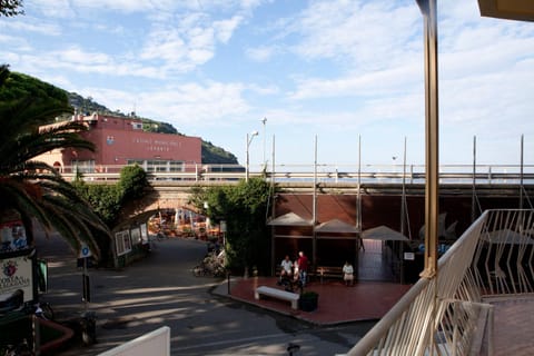 Balcony/Terrace, City view, Street view