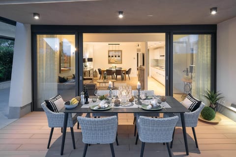 Patio, Balcony/Terrace, Seating area
