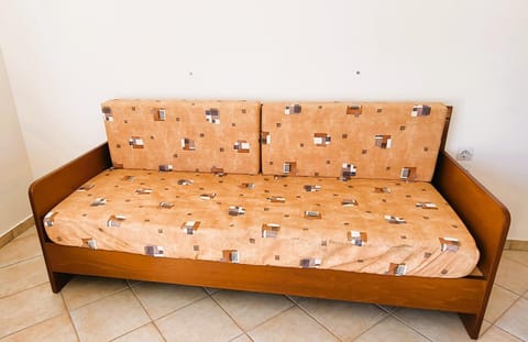 Bed, Seating area
