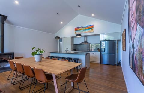Gum Nuts - New House, family friendly & big groups House in Yallingup