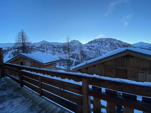 Balcony/Terrace, Mountain view