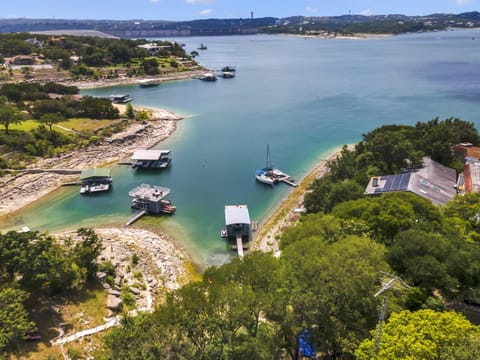 Lakefront on Lake Travis residence House in Lake Austin