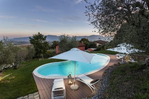 Villa Alberta, Panoramic 4 Bedrooms Farmhouse with Private Pool in Lucca close to Town Centre Villa in Lucca