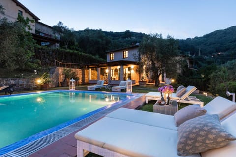 Villa Arsina, Modern Italian Tradition. Private Pool Chalet in Capannori