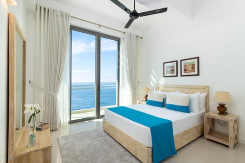 Photo of the whole room, Sea view