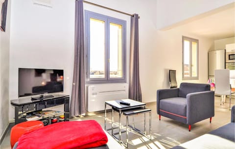 3 Bedroom Cozy Apartment In Uzs Condo in Uzes