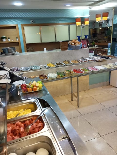 Food and drinks, Buffet breakfast