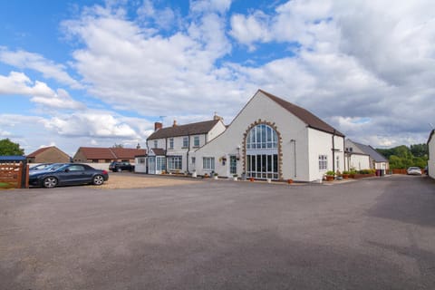 Property building, Facade/entrance, Parking