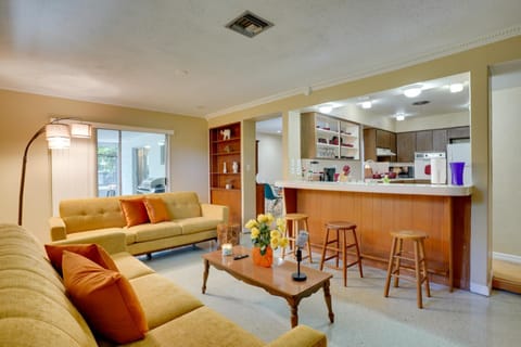 Charming Mid-Century House - Just Steps to Lake! Casa in Lakeland