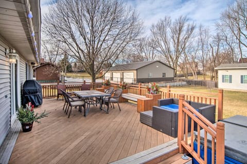 Spacious Waukee Family Home with Huge Game Room! Casa in Clive