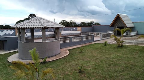 Casa de campo com Wi-Fi e piscina em Ibiuna SP Maison in Ibiúna
