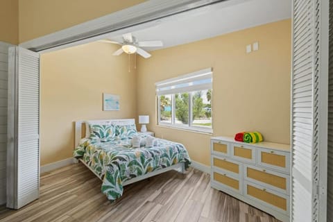 Renovated Cottage at the Historic Palms Inn of Sanibel- Includes Pool and Bikes House in Sanibel Island