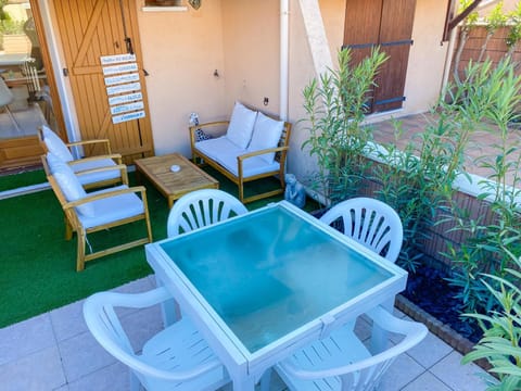 Patio, Day, Garden, Garden view