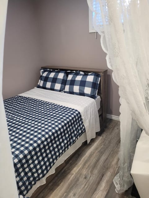 Adorable Studio Basement Suite in South Barrie Chambre d’hôte in Barrie