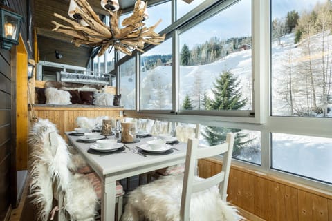 Dining area, Mountain view