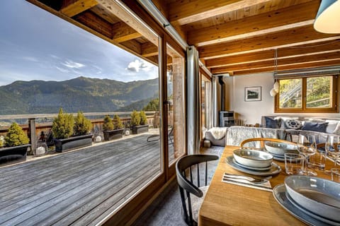 Dining area, Mountain view