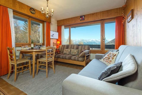 Living room, Mountain view