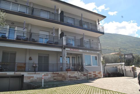 Property building, Garden, Parking