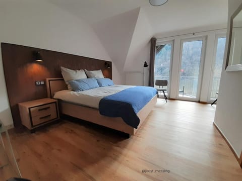 App 4 Pers 2 Schlafzimmer mit eigenen Badezimmer 2 Balkonen alle mit Moselblick Apartment in Ediger-Eller