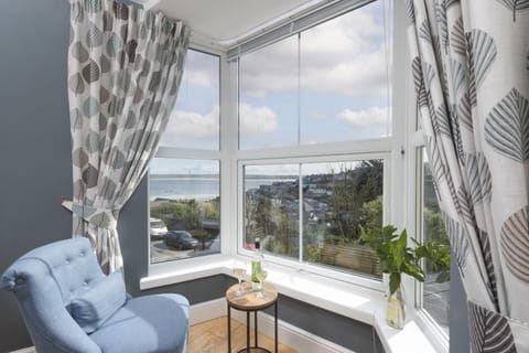 Living room, Seating area, Sea view, Parking