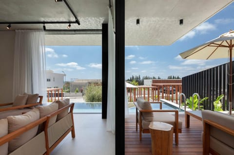 Patio, View (from property/room), Living room, Seating area