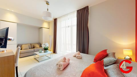 Photo of the whole room, Seating area