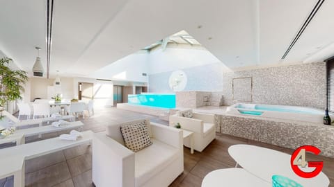 Hot Tub, Living room, Seating area, Swimming pool