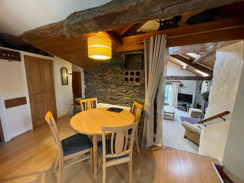 Bakestones - Central Location with Free Integral Private Parking House in Ambleside