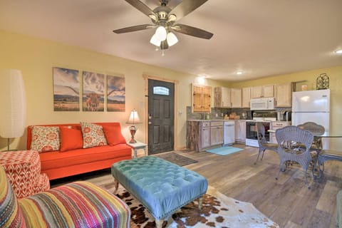 Vibrant Home about 7 Mi to Fort Worth Stockyards! Condo in Fort Worth