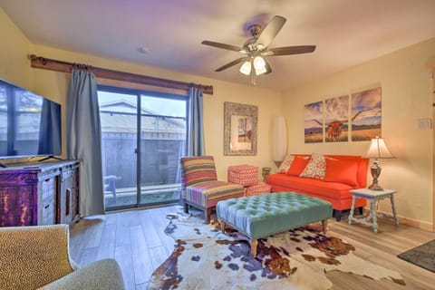 Vibrant Home about 7 Mi to Fort Worth Stockyards! Apartment in Fort Worth