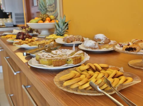 Food and drinks, Area and facilities, Buffet breakfast