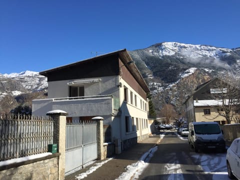 Superbe appartement à Bourg d'Oisans avec terrasse Sud Apartment in Provence-Alpes-Côte d'Azur