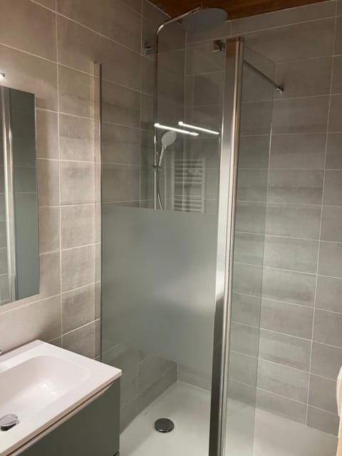 Superbe appartement à Bourg d'Oisans avec terrasse Sud Apartment in Provence-Alpes-Côte d'Azur