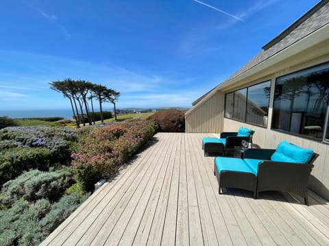 Panorama Ocean & Golf Fairway view Casa in Bodega Bay