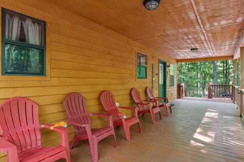 The Rustic Bear Cabin House in Union County