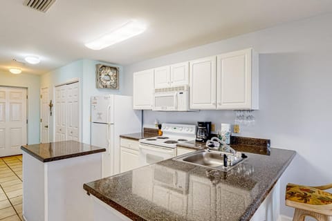 Grand Caribbean #216 - Sandy Restoration Apartment in Orange Beach