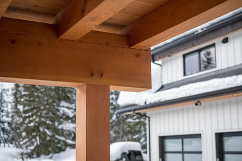 Revelstoke Modern Farmhouse Villa in Revelstoke