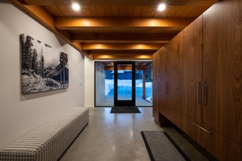 Revelstoke Modern Farmhouse Villa in Revelstoke