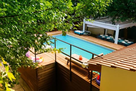 Swimming pool
