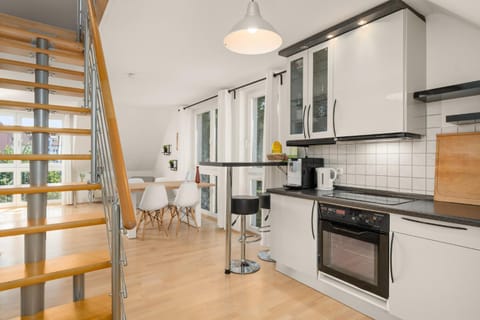 Kitchen or kitchenette, Photo of the whole room, stove, kitchen