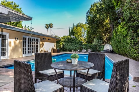 Villa Sausalito - Newly Designed 4BR HOUSE & POOL by Topanga House in Woodland Hills