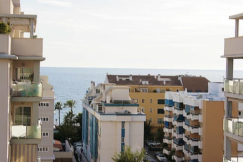 Urbanización con Piscina y Parking en la Playa Condo in Rincón de la Victoria