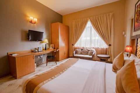 Bed, TV and multimedia, Coffee/tea facilities, Photo of the whole room, Seating area, Bedroom, hair dresser