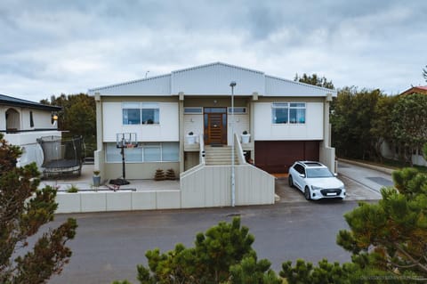 Smart Luxury - Gaming Arena, Gym, Sauna and Jacuzzi House in Reykjanesbaer