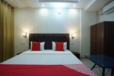 Super OYO Hotel Grey Orchid Hotel in Ludhiana