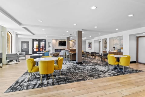 Communal lounge/ TV room, Lobby or reception